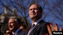 သမ္မတအိမ်ဖြူတော်တွင် သတင်းထောက်များကို ဖြေကြားနေသည့် Michael Waltz။ (၄ ဖေဖော်ဝါရီ ၂၀၂၅) (REUTERS/Elizabeth Frantz)