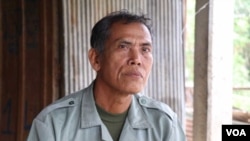 Chin Choy, 65, Champey commune councilor in Takeo province's Bati District, from the opposition Cambodia National Rescue Party (CNRP), defected to the ruling Cambodian People’s Party (CPP) amid threats to dissolve the opposition party, on November 1, 2017. (Sun Narin/VOA Khmer)