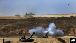 Xe tăng của Israel bắn về hướng Gaza, gần biên giới Israel và Gaza, 27/7/14