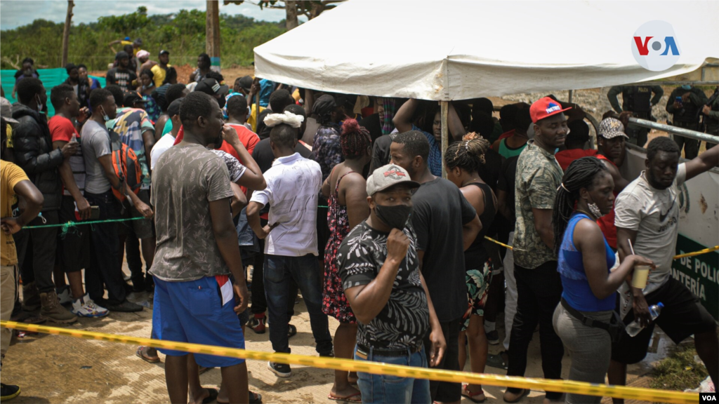 La Policía de Colombia acompaña a los migrantes durante su tránsito por el país para garantizar los derechos fundamentales de los niños, niñas y adolescentes.