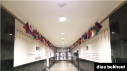 ARCHIVO - Pasillo de entrada de la Voz de América que conduce a oficina y estudios de la emisora en Washington D.C. [Foto: Diaa Bekheet]