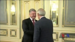 Президент Порошенко нагородив американського сенатора орденом “За заслуги”. Відео