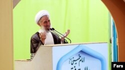 کاظم صدیقی در نماز جمعه تهران. آرشیو