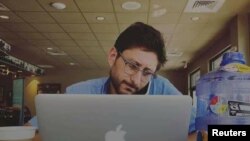 Arhia - Američki novinar Deni Fenster u redakciji Frintier Mjanmar, 12. novembra 2021.