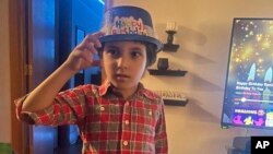 Illinoysda falastinliklardan nafratlangan amerikalik o'ldirgan olti yoshli arab bola. Uni bir necha bor pichoq sanchigan odam 71 yoshli erkak bo'lgan. Hujumda bolaning onasi jarohatlangan. 