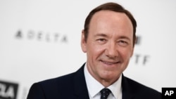 Kevin Spacey será reemplazado de la película "All the Money in the World" tras las crecientes acusaciones de acoso sexual en su contra.
