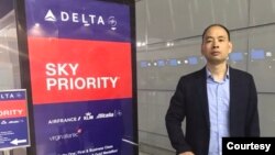 曾经代理12港人案的人权律师卢思位2021年5月8日在上海浦东机场赴美时被限制出境。（照片来源：旅美人权律师陈建刚推特）