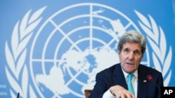 លោក​រដ្ឋ​មន្រ្តី​ការ​បរទេស​ John Kerry ​ក្នុង​សន្និសីទ​សារព័ត៌មាន​ បន្ទាប់​ពី​លោក​បាន​ថ្លែង​សន្ទរកថា​​ទៅ​កាន់​ក្រុម​ប្រឹក្សា​សិទ្ធិមនុស្ស​របស់​អង្គការ​សហប្រជាជាតិ​ នៅ​ទីក្រុងហ្សឺណែវ​ កាល​ពីថ្ងៃទី​២ ខែ​មីនា ឆ្នាំ​២០១៥។ 