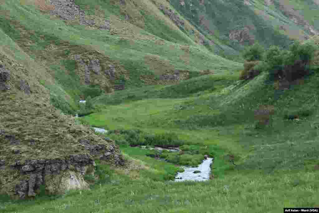 Ji Bajarokê Elbakê (Başkale) Çend Wêne Travertena