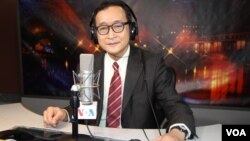 President of the opposition Cambodia National Rescue Party Sam Rainsy in VOA studio in Washington as a guest for special Hello VOA. (Soeung Sophat/VOA Khmer)