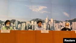 香港特首林鄭月娥在記者會上講話時沒有戴口罩。 （2022年1月22日 路透社）