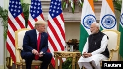 រូបភាពឯកសារ៖ ប្រធានាធិបតីសហរដ្ឋ​អាមេរិក​លោក Donald Trump ជួប​ជាមួយ​នាយករដ្ឋ​មន្ត្រី​ឥណ្ឌា​លោក Narendra Modi ​នៅប្រទេសឥណ្ឌាកាលពីថ្ងៃទី​២៥ កុម្ភៈ ឆ្នាំ២០២៥។