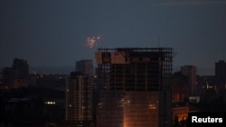 حملات پهپادی شبانه روسیه به کی‌یف، ۳۰ خرداد ۱۴۰۲ - عکس از رویترز