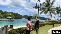 美国国防部长埃斯珀在他的推特上发布2020年8月28日访问帕劳的照片