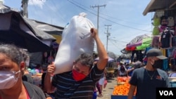 Los nicaragüenses comenzaron a abastecerse en grandes cantidades este fin de semana anticipando posibles medidas del gobierno por el coronavirus.