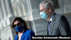 Predsedavajuća Predstavničkog doma Nensi Pelosi i lider republikanaca u Senatu Mič Mekonel