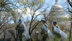 កងឆ្មាំ​ការពារ​ជាតិសហរដ្ឋ​អាមេរិក​យាមល្បាត​តាម​ដងផ្លូវ​នៅ​ជុំវិញ​វិមាន​សភា​សហរដ្ឋ​អាមេរិក​ និង​អគារ​ការិយាល័យ​សភា ក្រោយ​ពី​មាន​ការ​គំរាមកំហែង​ផ្នែក​សន្ដិសុខ​មួយ​នៅ​វិមាន​សភា​ ក្នុង​រដ្ឋធានី​វ៉ាស៊ីនតោន កាល​ពី​ថ្ងៃទី២ ខែមេសា ឆ្នាំ២០២១ កន្លង​ទៅ​នេះ។