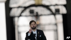 El presidente chileno, Gabriel Boric, habla durante una ceremonia en el palacio presidencial La Moneda en Santiago de Chile, el lunes 11 de septiembre de 2023.
