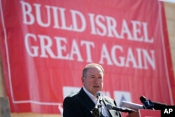 ARHIVA: Bivši guverner Arkanzasa Majk Hakabi (Foto: AP Photo/Oded Balilty)