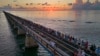 Una celebración por el bicentenario de los Cayos de Florida el 19 de mayo de 2023, en el Old Seven Mile Bridge de Marathon, Florida. 