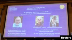 Los laureados con el Premio Nobel de Física 2018 Arthur Ashin de EE.UU., Gerard Mourou de Francia y Donna Strickland de Canadá.