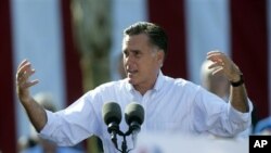 Respublikachilardan prezidentlikka nomzod Mitt Romni Floridada saylovchilar bilan uchrashmoqda, Sent-Agustin, 13-avgust, 2012-yil.