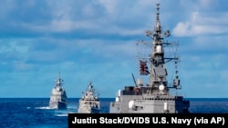 日本、印度、澳大利亞和美國海軍在舉行聯合軍演。（資料照，2021年8月27日）