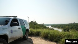 En la imagen se observa un vehículo de la Patrulla Fronteriza de EE.UU. en las cercanías del Rio Grande en Laredo, Texas, foto de archivo de septiembre de 2019.