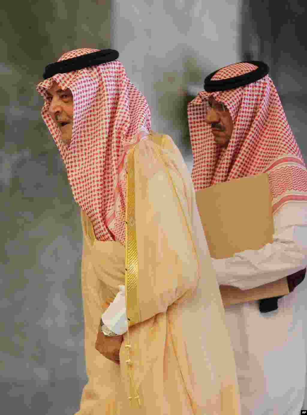 Arab davlatlar Suriyadagi muxolif kuchlarni quvvatlamoqda