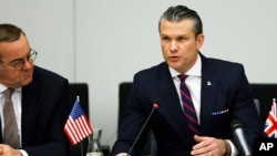 Pit Hegset u Briselu (Foto: AP/Omar Havana)