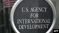 美國國際發展署(USAID))總部門口的標誌。 (2025年2月3日)