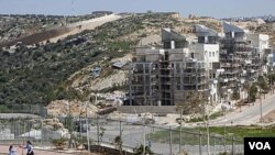 Para negociar la paz, los palestinos exigen que Israel pare la construcción de asentamientos.
