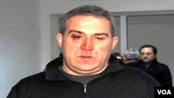 დეპუტატი ნუგზარ წიკლაური ამბობს, რომ რვა უცნობი დაესხა თავს