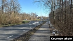 荷蘭的難民營外(甘文威提供)。