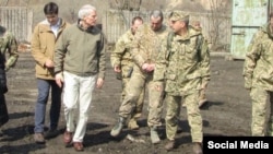 Сенатор Портман під час візиту до України