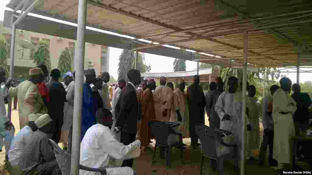 'Yan Nijer Mazauna Najeriya Akan Layi Wurin Kada Kuri'ar Zaben Shugaban Kasa Da 'Yan Majalisu