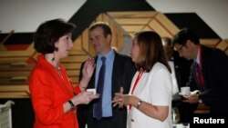 FILE - U.S. Assistant Secretary for Western Hemisphere Affairs Roberta Jacobson (L) and Josefina Vidal (R), director of U.S. affairs at the Cuban foreign ministry, talk in Havana Jan. 22, 2015. 