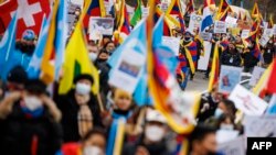 སུད་སི་ནང་གི་བོད་མི་དང་ཡུ་གུར་བར་རྒྱ་ནག་གི་བསུན་རྩིར། 