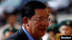 រូបឯកសារ៖ លោកនាយក​រដ្ឋ​មន្ត្រី ហ៊ុន សែន ចូលរួម​ការ​ប្រារព្ធ​ទិវា​សិទ្ធិកុមារ​នៅទីក្រុង​ភ្នំពេញ កាលពី​ថ្ងៃទី៣១ ខែឧសភា ឆ្នាំ២០១៦។