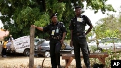 Des membres de la police nigérianes à Kaduna, au Nigeria, le 28 mars 2015.