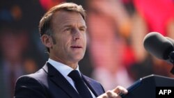 Presidenti francez Emmanuel Macron duke folur në Normandi (6 qershor 2024)