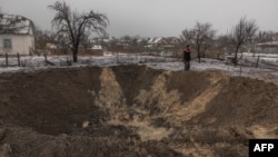 نمایی از محل اصابت موشک در حملات روسیه به کی‌یف.
