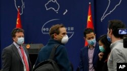 駐華外國記者在中國外交部的新聞發布會上。（2020年3月18日）