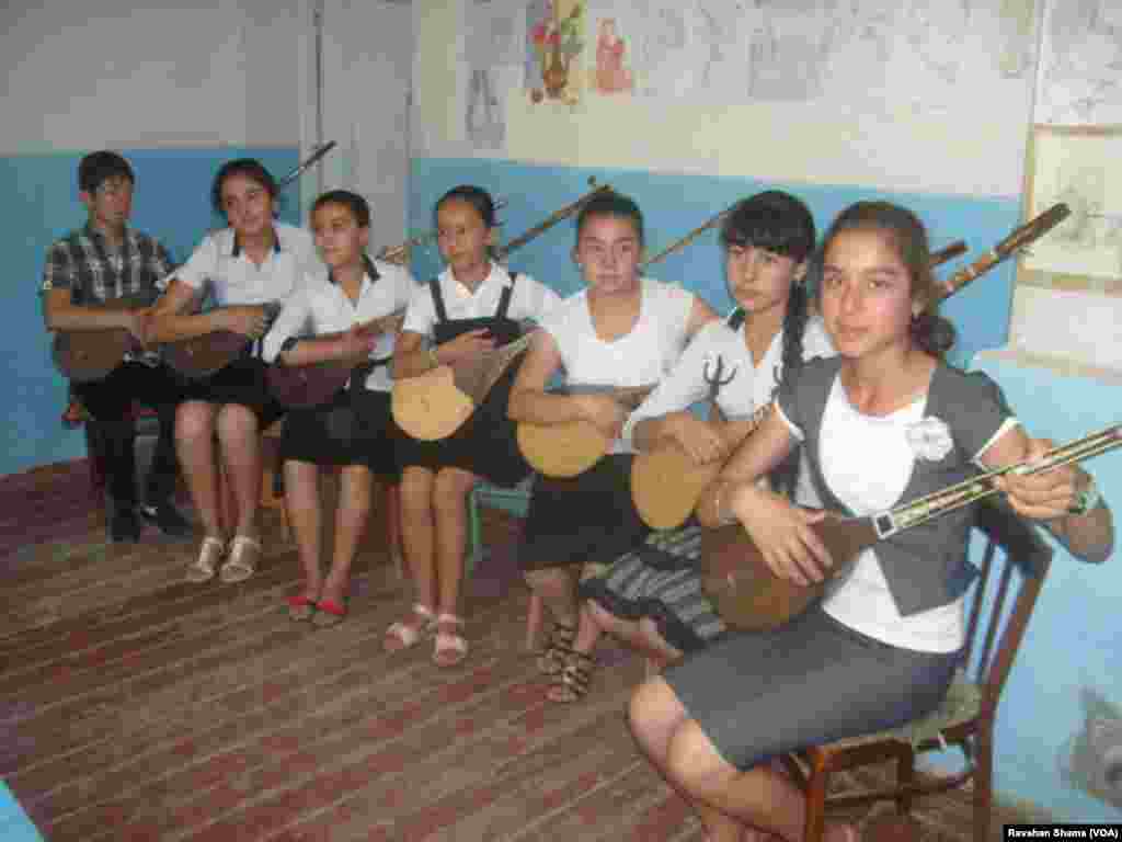 Yosh dutorchilar to'garagida