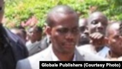 Zitto Kabwe pamoja na wakili wake Albert Msando (kulia) wakiwasili Mahakama Kuu Dar Es Salaam