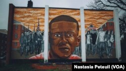 À Baltimore, un an après les manifestations pour Freddie Gray, dans le quartier du jeune homme, le 6 mai 2016. (VOA/ Nastasia Peteuil)