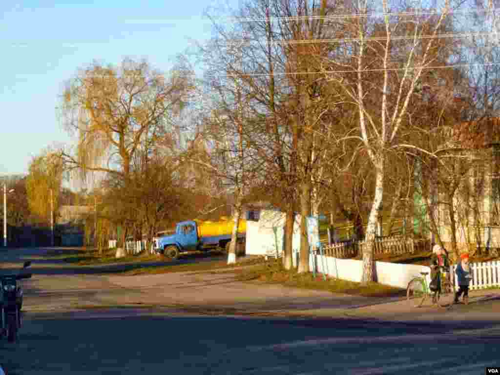 Zhernklyovy village, eastern Ukraine, Nov. 29, 2013. (Henry Ridgwell for VOA)
