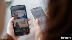 個人資料照片：用戶在手機上使用中國社群媒體APP「小紅書」。 (2024年4月30日)