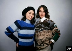 زر امیرابراهیمی و نورا نیاسری در فیلم شیدا