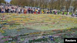 ლატვიაში მოსახლეობის ნაწილმა 9 მაისს საბჭოთა კავშირის ფაშიზმზე გამარჯვება იზეიმა. რიგა, ლატვია. 10 მაისი, 2022 წ.